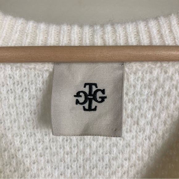 The Garment Verbier V-Neck Vest - Picture 3 of 6